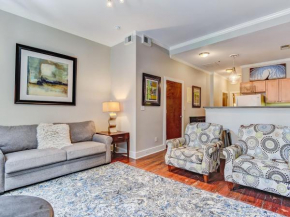 Brand New Listing! Heated Pool Access Walk Everywhere in Historic Savannah, Savannah